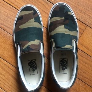 Camouflage print Vans slip Ons